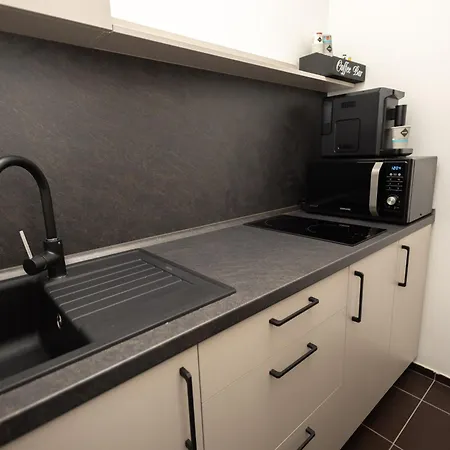 Na Baste Левице